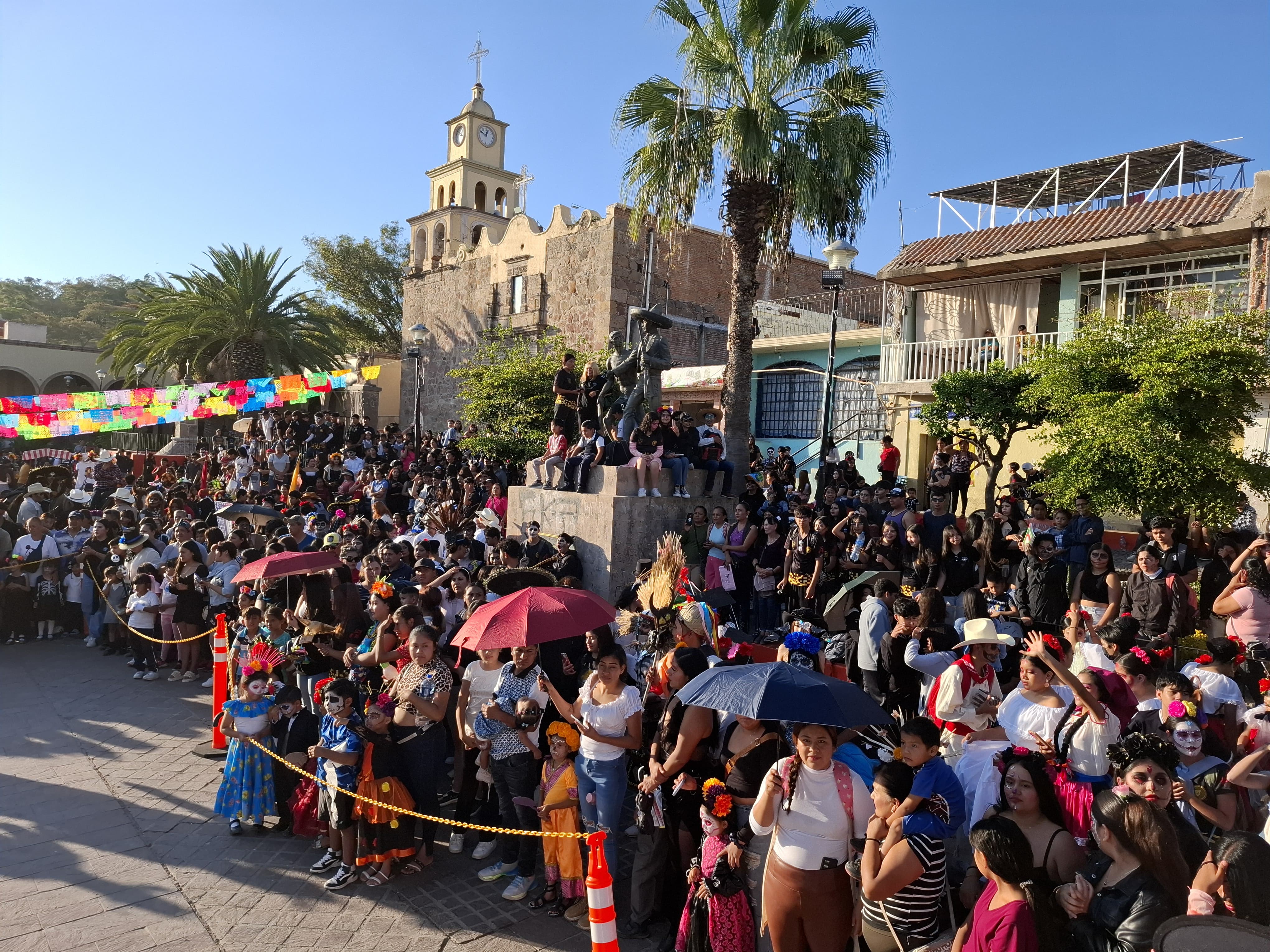 ACERCAN TRADICIONES DE DÍA DE MUERTOS A SAN MARTÍN DE LAS FLORES Y SANTA ANITA